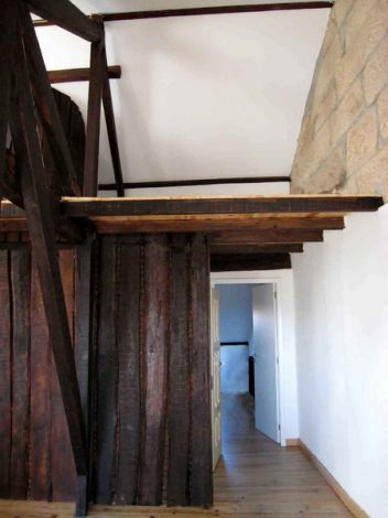 Attic in house in Escalhão