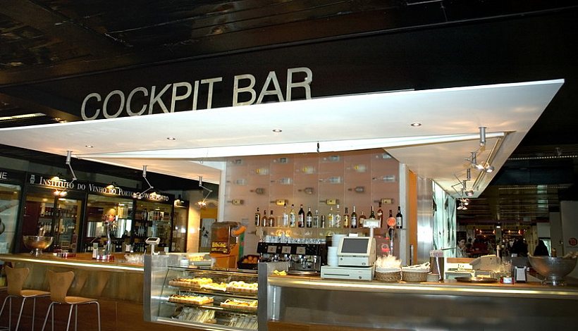 Cockpit Bar