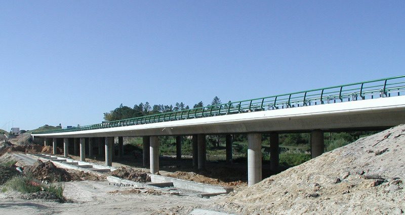 Guarda-corpos do Viaduto sobre o Ribeira da Califórnia na A13