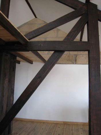 Attic in house in Escalhão