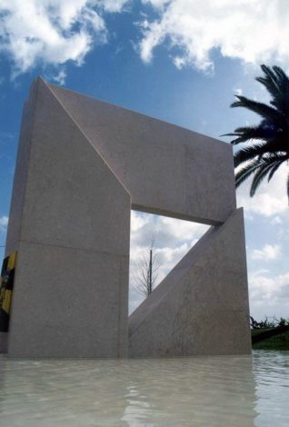 Monumento ao Poder Local Democrático