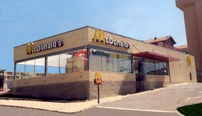 McDonald`s Drive-in